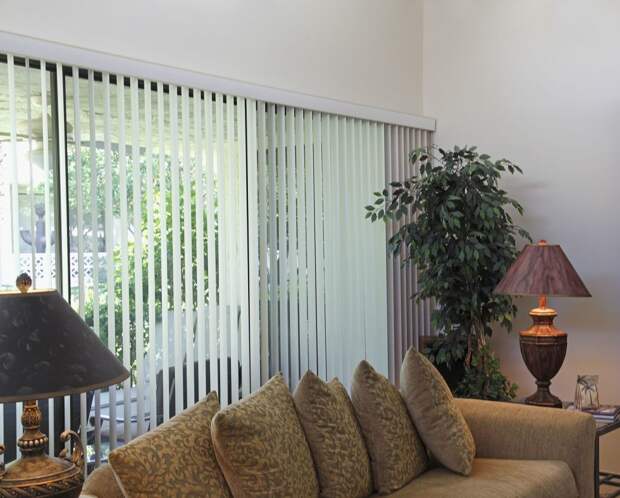 1490289575-home-trends-vertical-blinds-1490208381