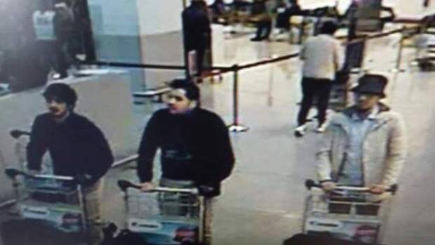 По информации СМИ, двое мужчин в черном и организовали теракты в аэропорту