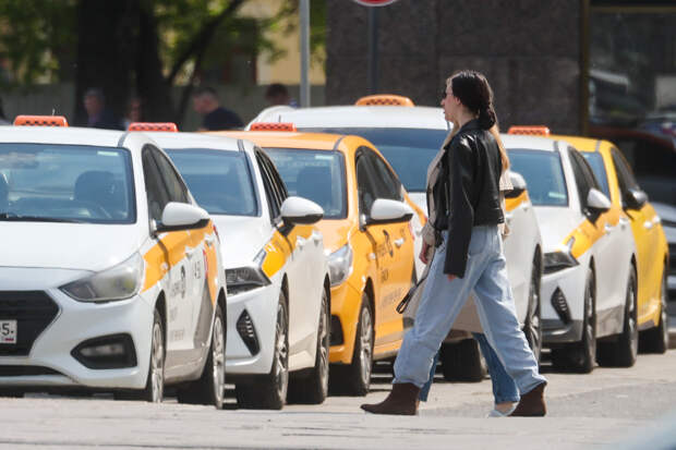 Заказ такси превращается в игру на выживание: Властям России жёстко поставили вопрос по мигрантам