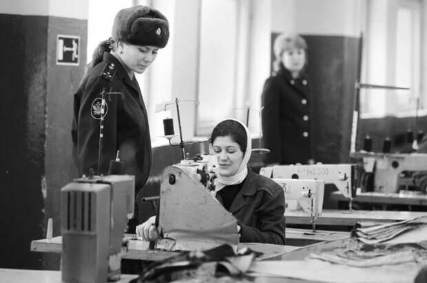Шитье и по сей день востребованная арестантская работа. Шитье и по сей день востребованная арестантская работа.