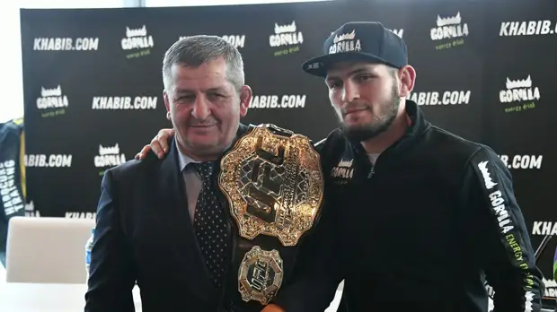 Уайт: Нурмагомедов переносит болезнь отца как настоящий мужик