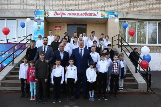 В астраханских школах учебную неделю будут начинать с флага и гимна России