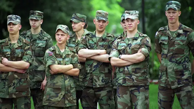 Власти Латвии допускают возобновление обязательного призыва в армию