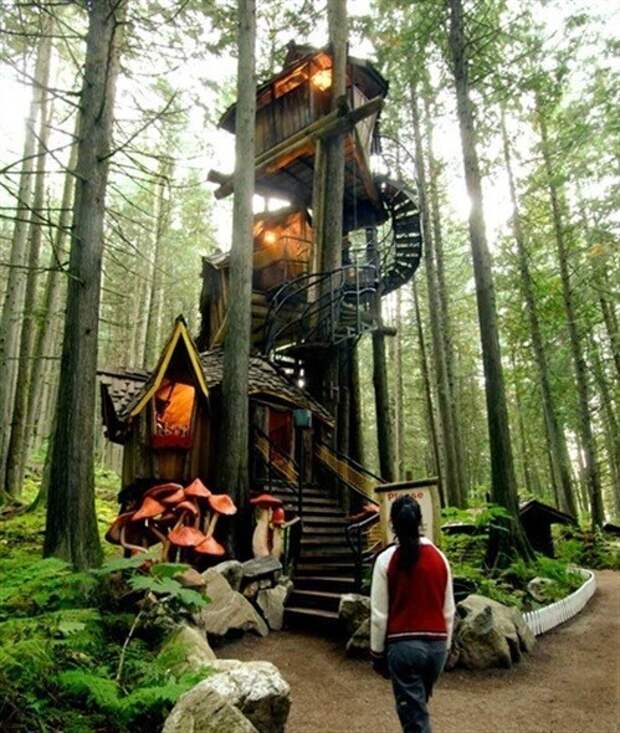 Сказочный дом из дерева