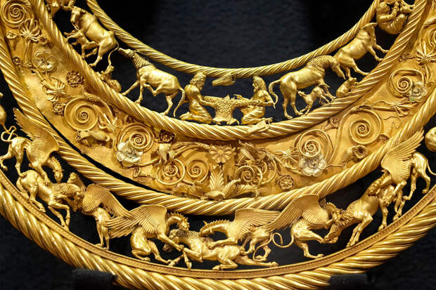 Захарова: причастные к краже скифского золота у Крыма ответят за преступление