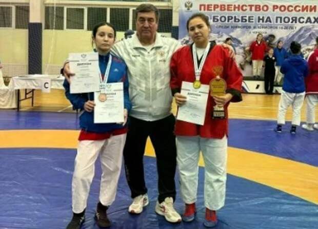Две астраханки выиграли медали юниорского первенства России по борьбе на поясах