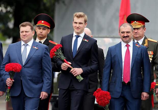Сыновья президента Белоруссии Александра Лукашенко Дмитрий, Николай и Виктор (слева направо) во время празднования Дня независимости Белоруссии в Минске, июль 2020 г. Фото: TATYANA ZENKOVICH/ЕРА/ТАСС