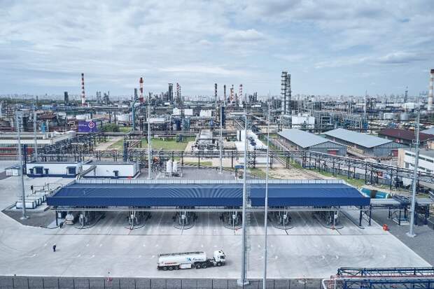 «Газпром нефть» увеличит мощность системы отгрузки топлива и расширит сеть АЗС в столичном регионе