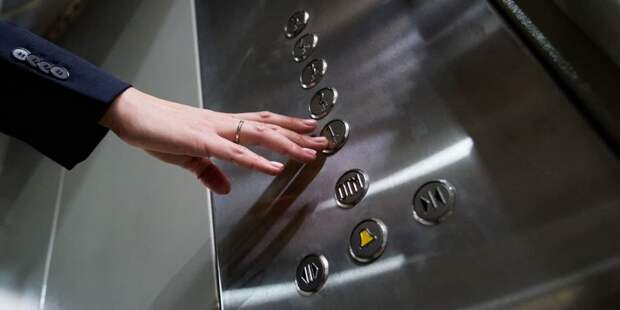 В лифте дома на Левобережной починили кнопку