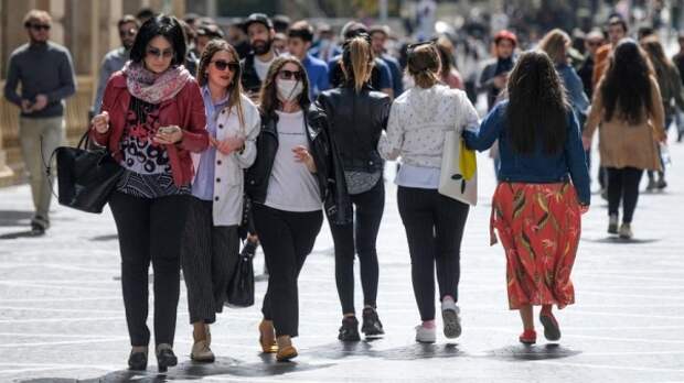 Азербайджанским женщинам закрывают дорогу на тяжелые работы