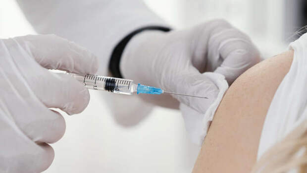 В Кремле не исключили возвращение обязательной вакцинации COVID-19