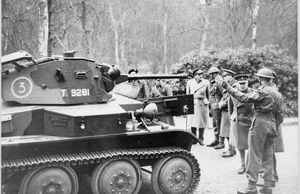 В числе первых британских танков, прибывших на Восточный фронт, был и легкий Mk. VII Tetrarch. Производство этих авиадесантных машин с оригинальной ходовой частью началось в 1940 году; до 1942-го выпустили 171 штуку, из которых 20 прибыли в СССР. Семитонный «Тетрарх» с 165-сильным двигателем Meadows развивал скорость до 64 км/ч и был вооружен 40-мм пушкой.