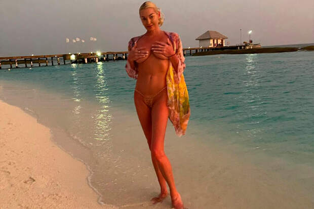 Волочкова публиковала откровенные фото с Мальдив, чтобы от нее отстали папарацци