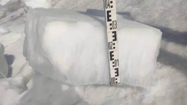 Огромные ледяные навалы заметили на Финском заливе у дамбы — видео