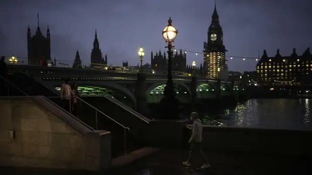 В Британии за сутки выявили почти 71 тысячу случаев коронавируса