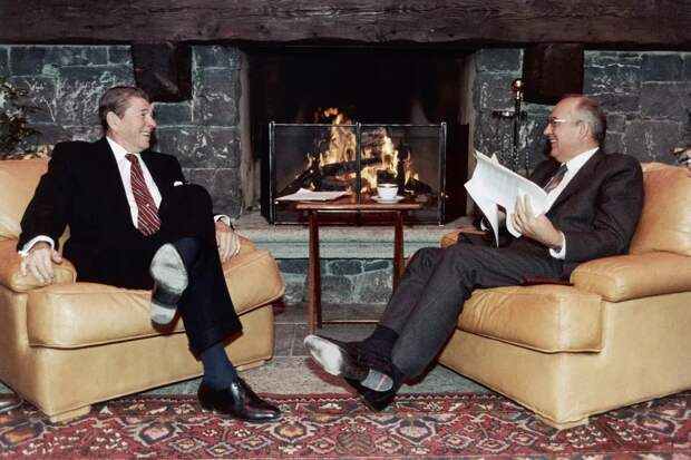 «Бесноватые» США против Красной империи