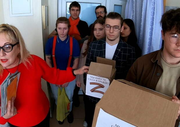 Студенты Владивостокского колледжа технологии и сервиса навестили в госпитале участников СВО
