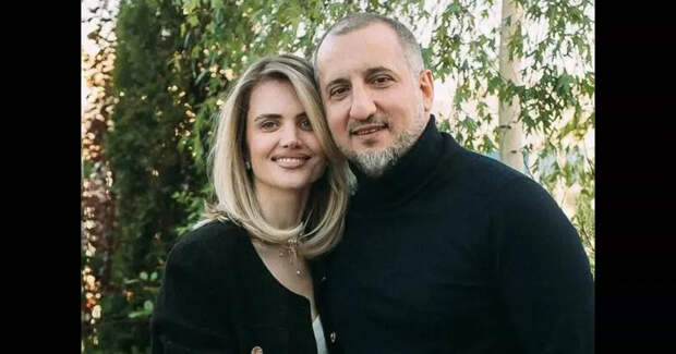 "Я боюсь". Жена звезды "Универа" высказалась о тревоге на фоне скандала вокруг его внебрачного сына