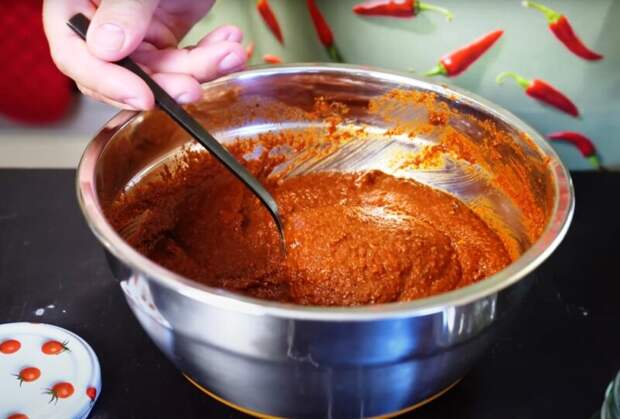 Долгожданный рецепт идеальной аджики: без жгучего перца, с насыщенным вкусом и сроком хранения «на века»