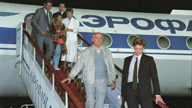 Возвращение Горбачева с семьей из Фороса вечером 22 августа 1991 года