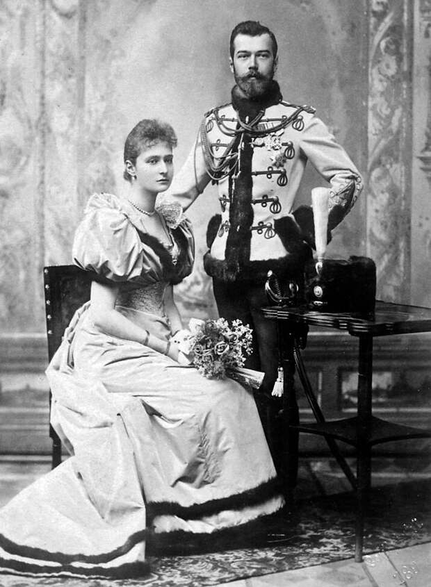 1894 год. Официальное фото, сообщающее о помолвке. 