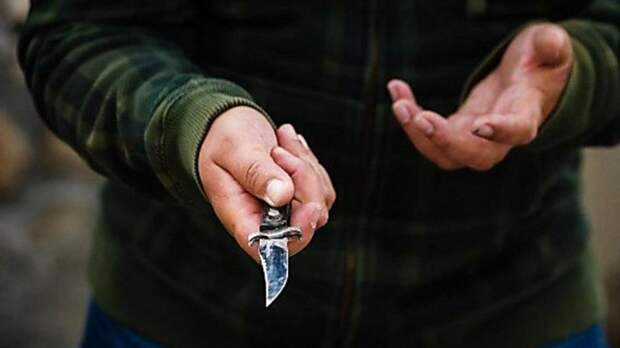 На Сахалине рецидивист с ножом ворвался в детский сад и потребовал отдать ему детей