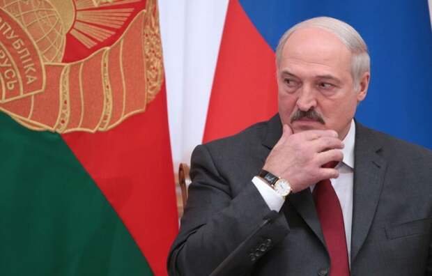 В Стрельне на встрече президентов Лукашенко и Путина лидер Белоруссии заявил: «Может быть, и не следовало бы говорить, но скажу. Нас стали напрягать вагнеровцы. "Хочется на Запад. Разрешите нам".-4
