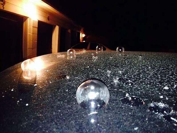 Замерзшие мыльные пузыри на крыше зима, красиво, мороз