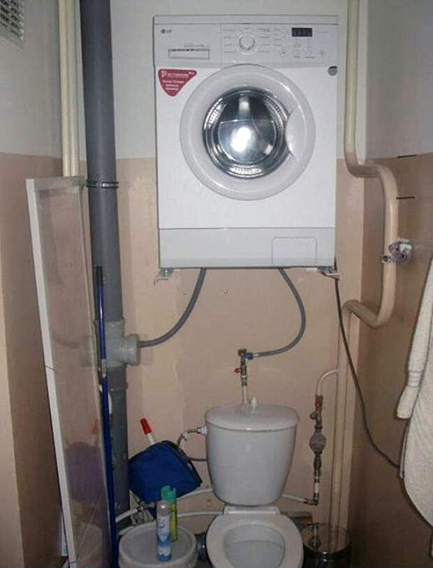 Стиральная машина в туалете