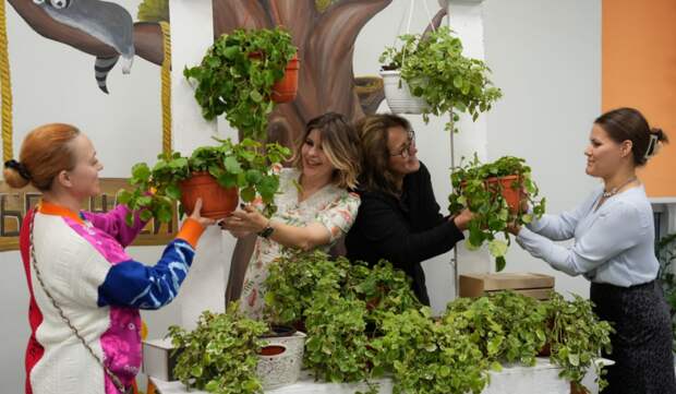 Более тысячи растений раздали жителям СЗАО на акции «Цветы Москвы»