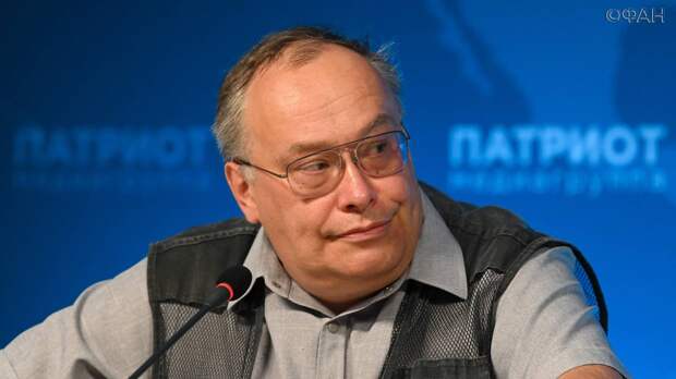 Политолог Межевич связал заявления замглавы МИД Литвы о «человечках» с потреблением алкоголя