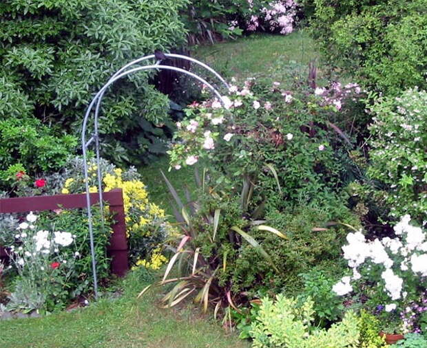 arbor-and-archway-in-garden3-15.jpg