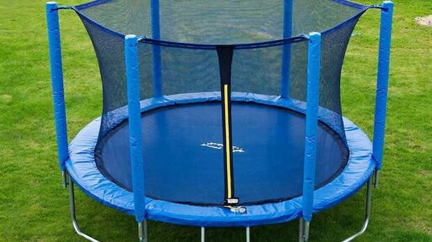 Травмы и риски. Почему в России хотят запретить батутные центры и чем они опасны?