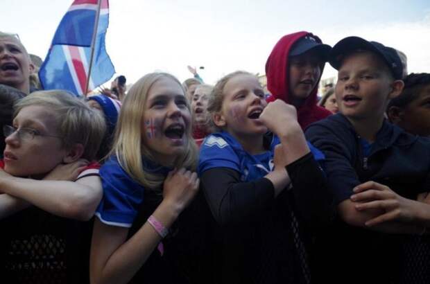Именно так встречают настоящих чемпионов! Сборная Исландии вернулась домой видео, евро2016, исландия, спорт, футбол