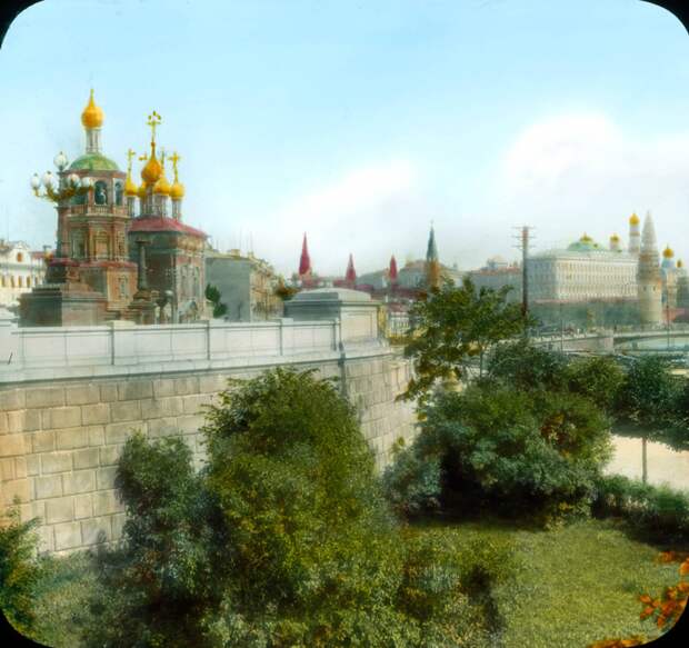 Москва. Вид на город с Кремлем и Москвой-рекой Москва. Вид на город с Кремлем и Москвой-рекой