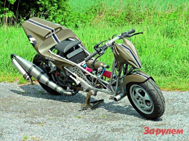 000_moto_0212_086