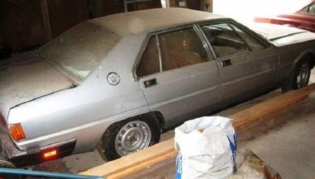 Еще один заброшенный гараж (16 фото)