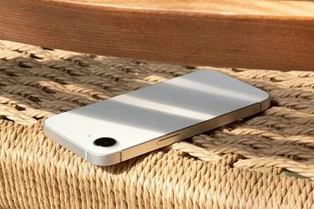 iPhone 16e подешевел в России