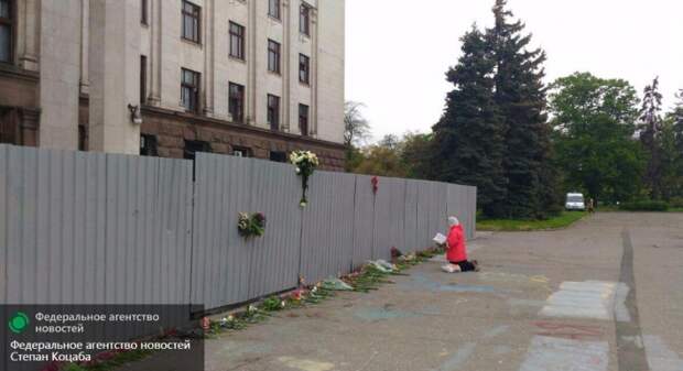 Одесситы дошли до Дома профсоюзов: оцепление снято, траур остается