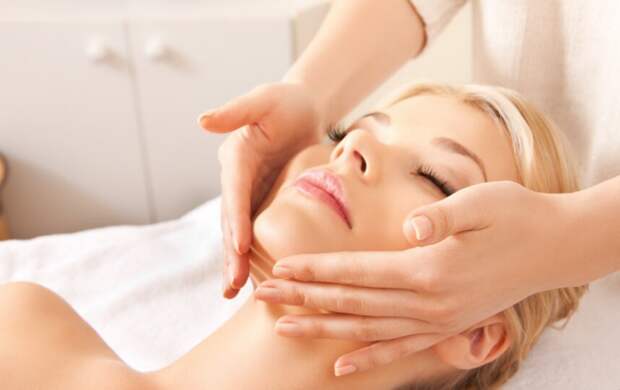 Идеальная кожа весной: как правильно сочетать пилинги, ретинол и витамин С