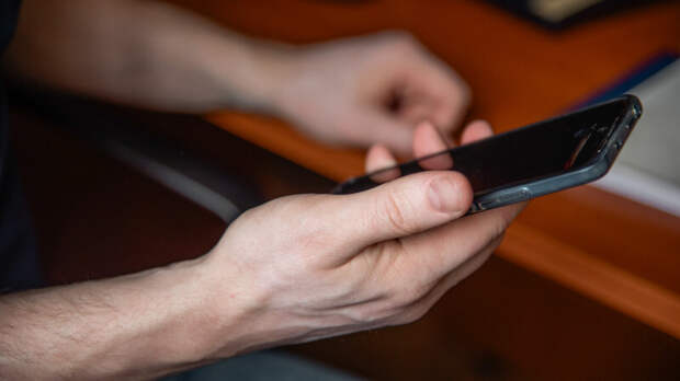 Проверку смартфонов в петербургском метро связали с повышенными мерами безопасности