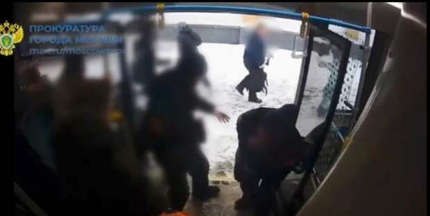 В Москве разыскивают таджика, напавшего на кондуктора в автобусе