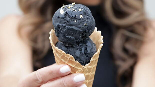 Черное мороженое.