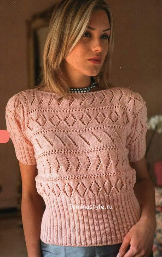 Вязаный спицами пуловер с ажурными узорами