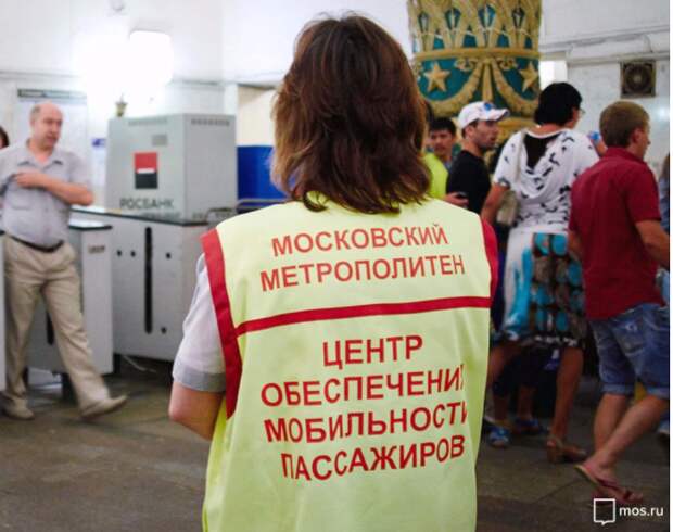 Помощники для маломобильных пассажиров вышли на два автобусных маршрута в Свиблове
