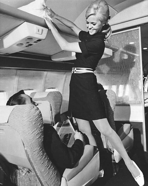 1. Американские авиалинии, 1967 год девушки, красиво, пассажиры, полеты, самолет, стюардессы, униформа стюардесс, фото