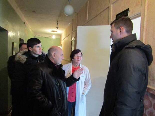 Благодарность от Эллы Панфиловой, ремонт - в ФАПах. Власти Ульяновского района встретились с сельчанами