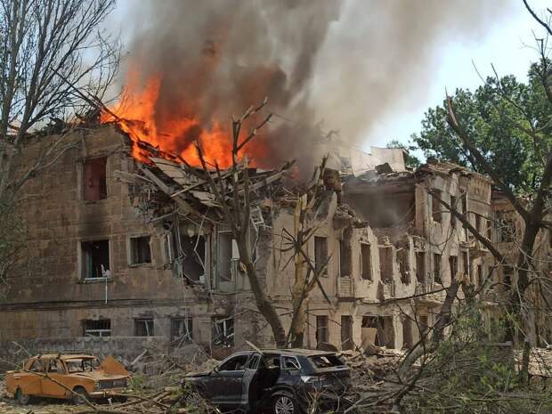 Днепропетровск в очередной раз оказался в фокусе: в сети появились кадры разрушения местной больницы....