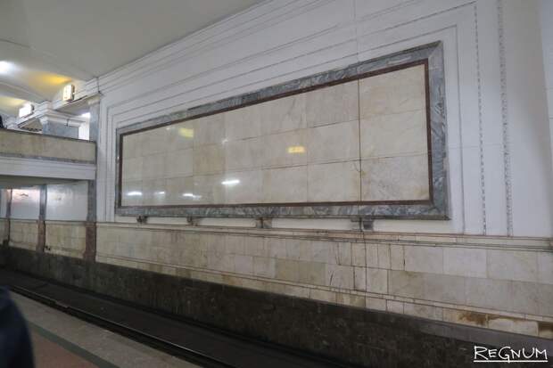 Где в московском метро увековечена память о Сталине?