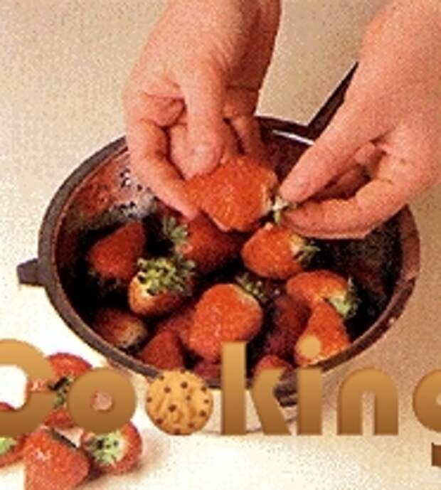 Йогурт клубничный взбитый